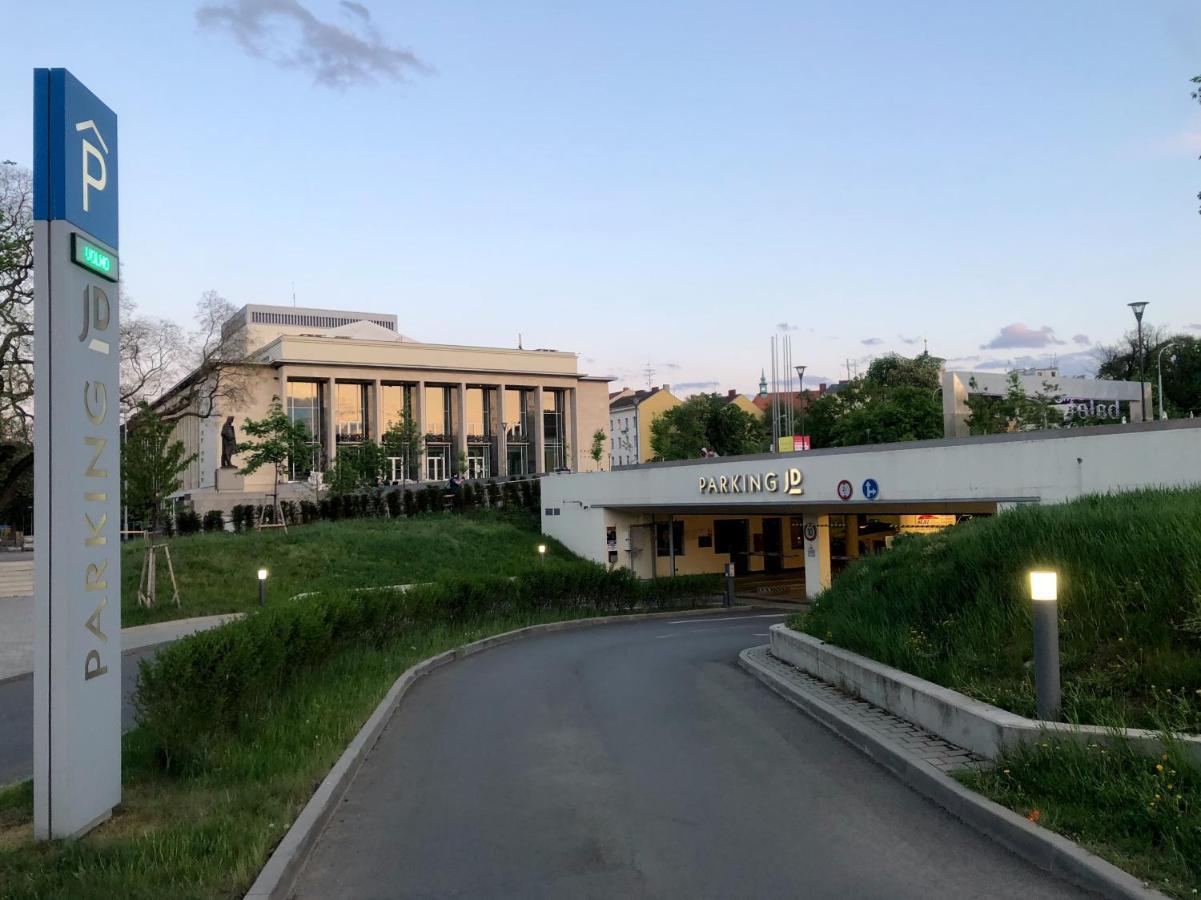 Brno Center Whirlpool Apartment Exterior photo